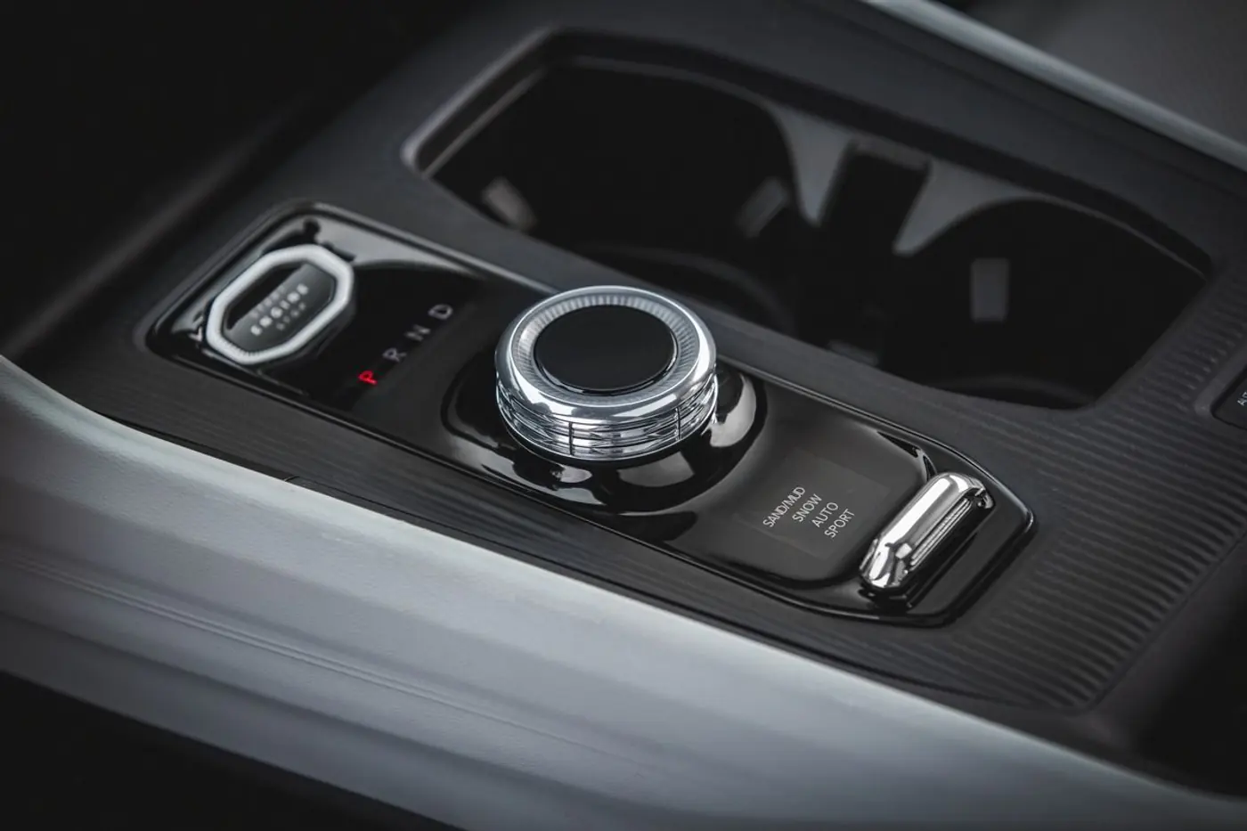 Возвращение Cherokee: теперь это гибридный кроссовер Jeep