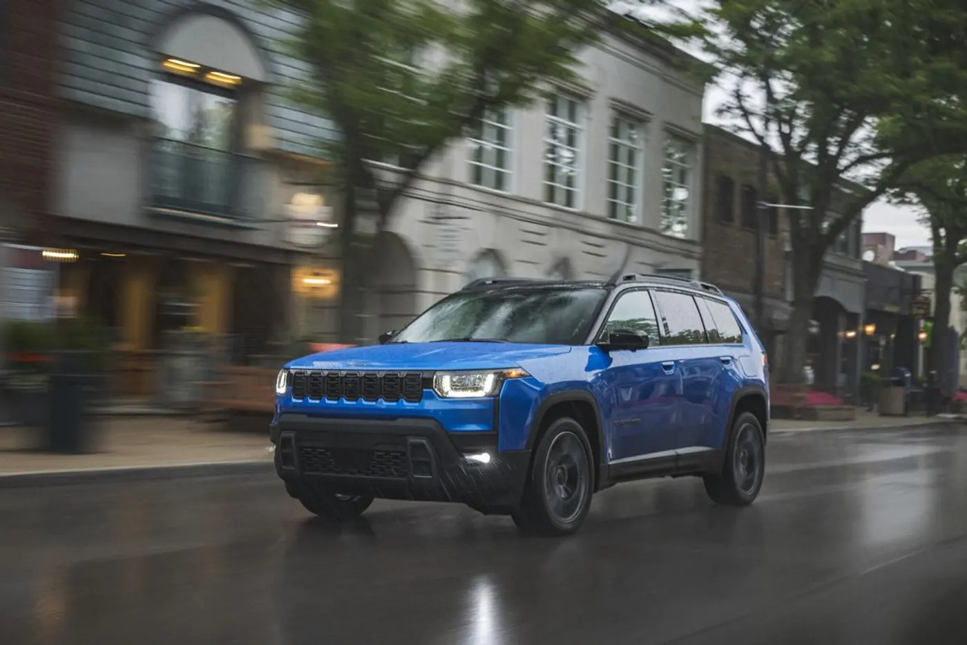 Возвращение Cherokee: теперь это гибридный кроссовер Jeep