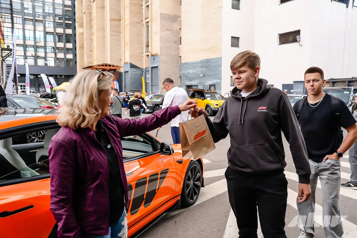 Разбиваем Renault 21 и тянем канатами Tesla: как прошел GREENCARS DAY – 2025