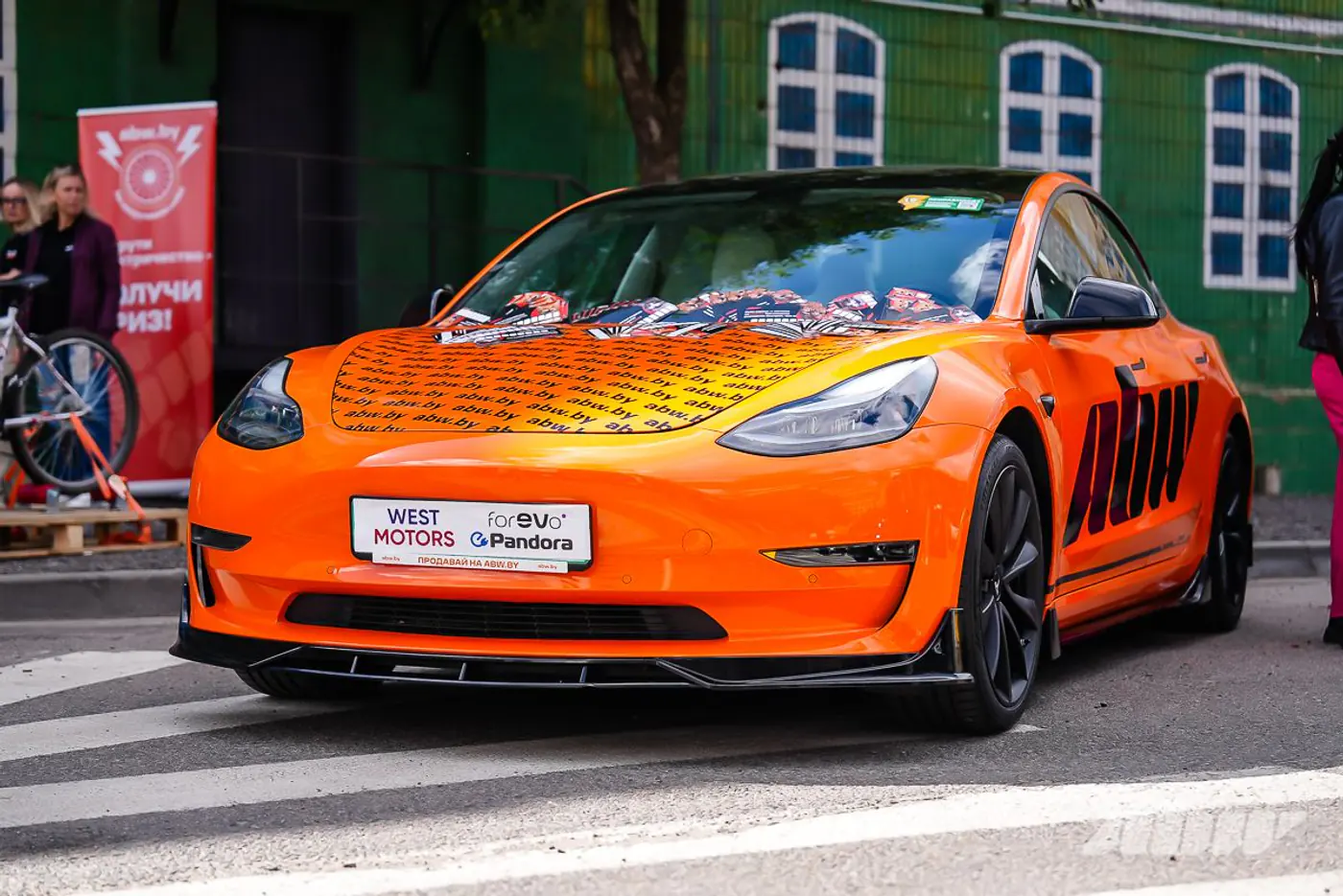 Разбиваем Renault 21 и тянем канатами Tesla: как прошел GREENCARS DAY – 2025