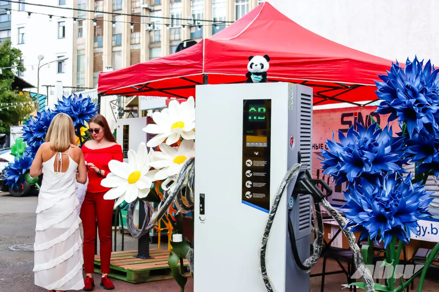 Разбиваем Renault 21 и тянем канатами Tesla: как прошел GREENCARS DAY – 2025