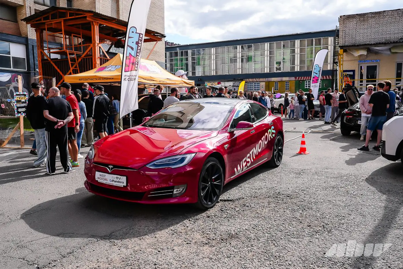 Разбиваем Renault 21 и тянем канатами Tesla: как прошел GREENCARS DAY – 2025