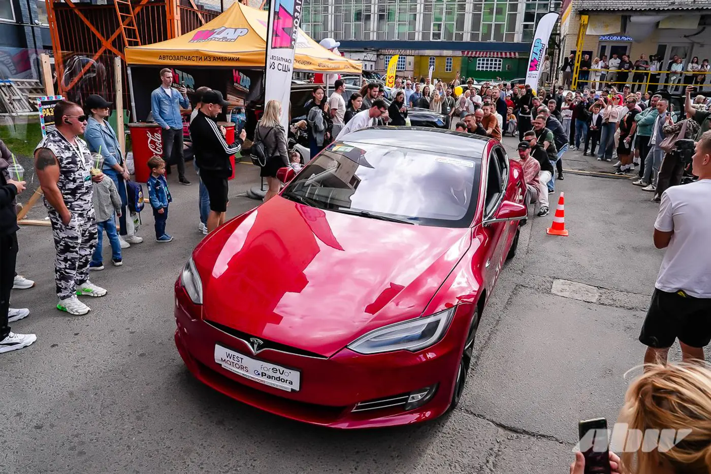 Разбиваем Renault 21 и тянем канатами Tesla: как прошел GREENCARS DAY – 2025