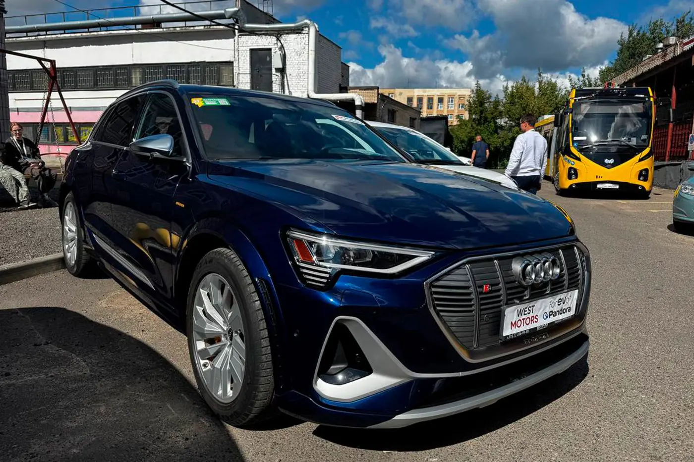 Разбиваем Renault 21 и тянем канатами Tesla: как прошел GREENCARS DAY – 2025
