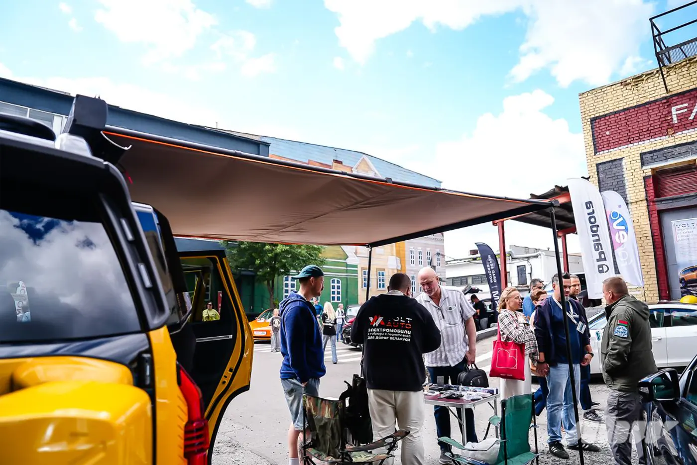 Разбиваем Renault 21 и тянем канатами Tesla: как прошел GREENCARS DAY – 2025