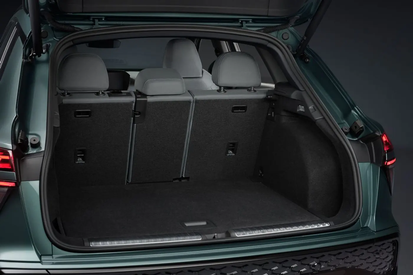 Компанию новому кроссоверу Audi Q3 составил Q3 Sportback
