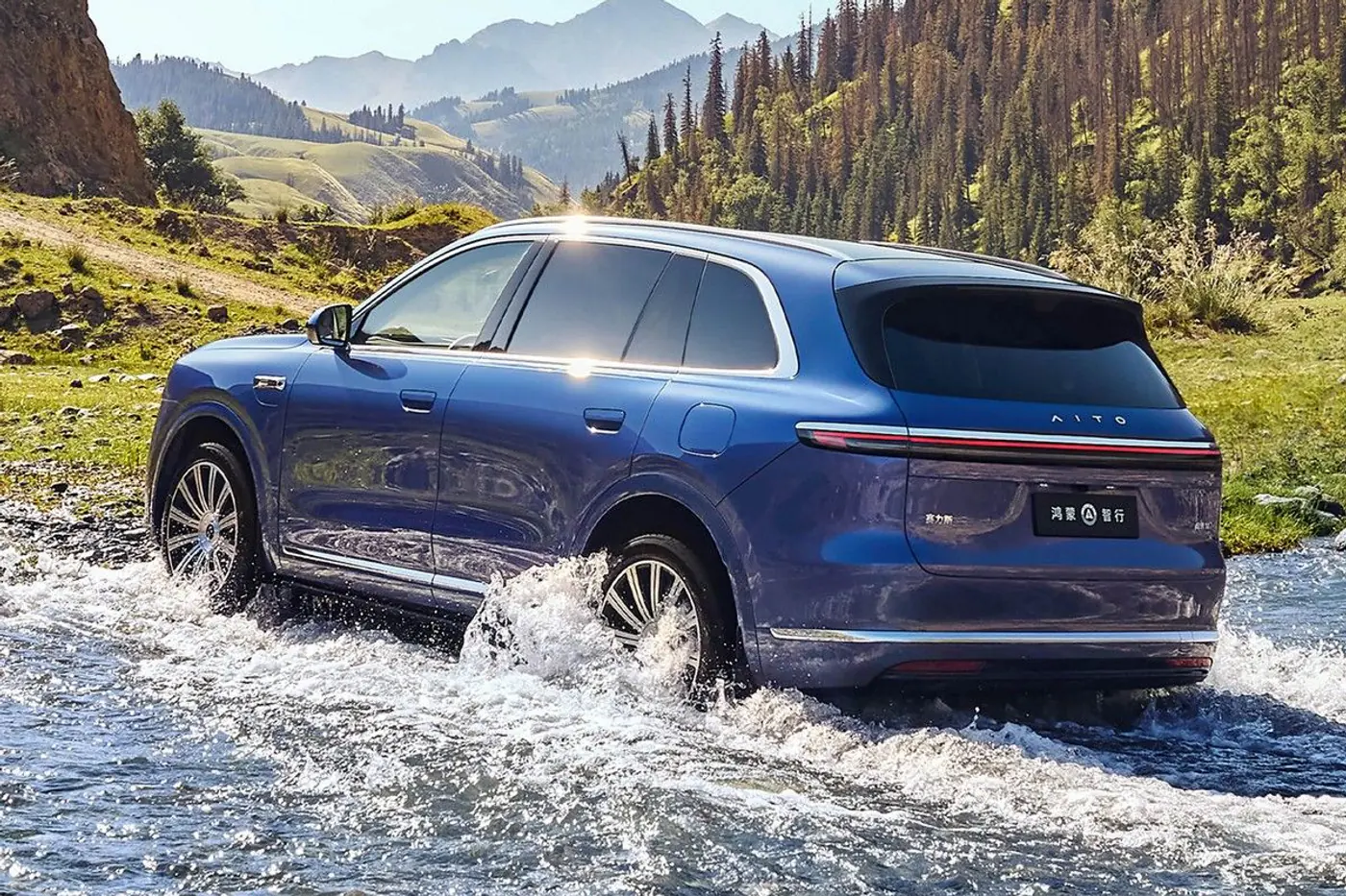 Новые гибриды, «электрички» и SUV из Китая: премьеры автошоу в Чэнду