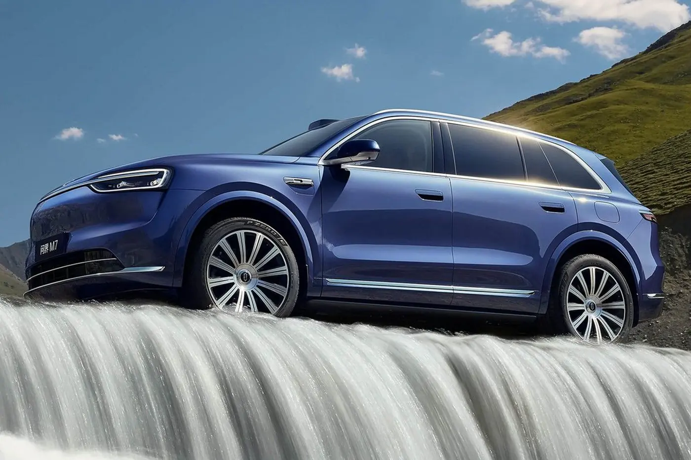 Новые гибриды, «электрички» и SUV из Китая: премьеры автошоу в Чэнду