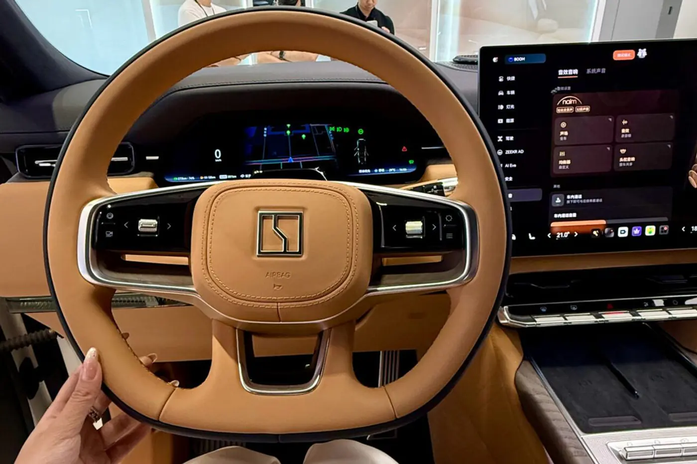 Новые гибриды, «электрички» и SUV из Китая: премьеры автошоу в Чэнду