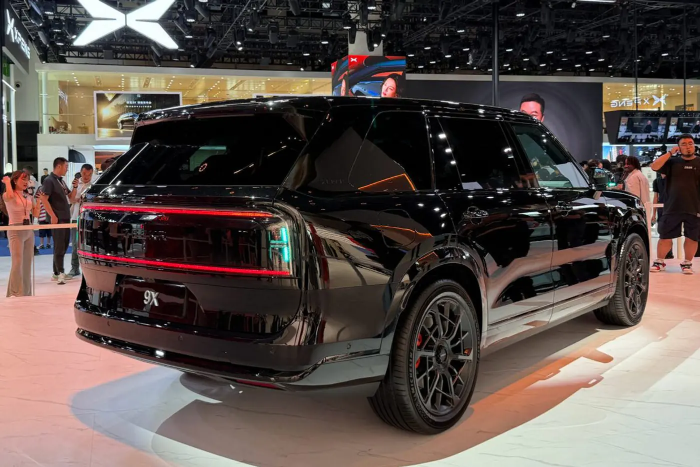 Новые гибриды, «электрички» и SUV из Китая: премьеры автошоу в Чэнду