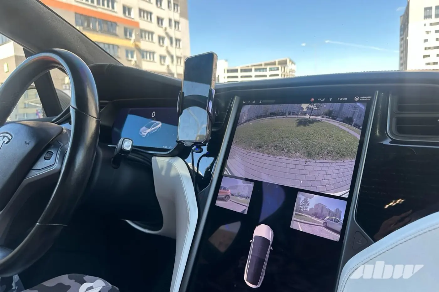 Tesla набрала 10 миллиардов миль для обучения автопилота