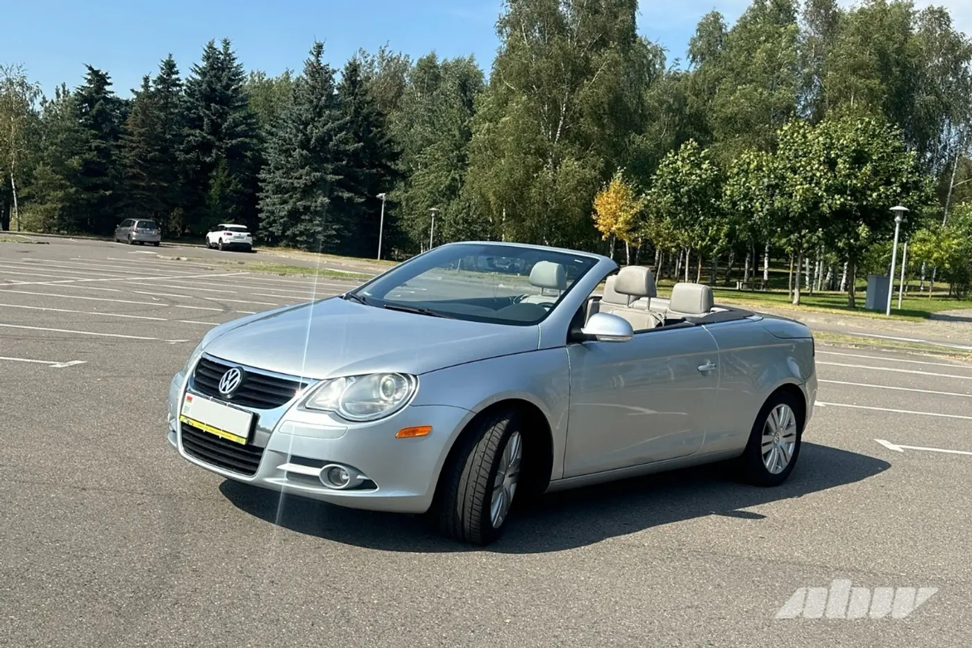 «Она рассчитана на комфорт водителя»: мнение владельца кабриолета Volkswagen Eos