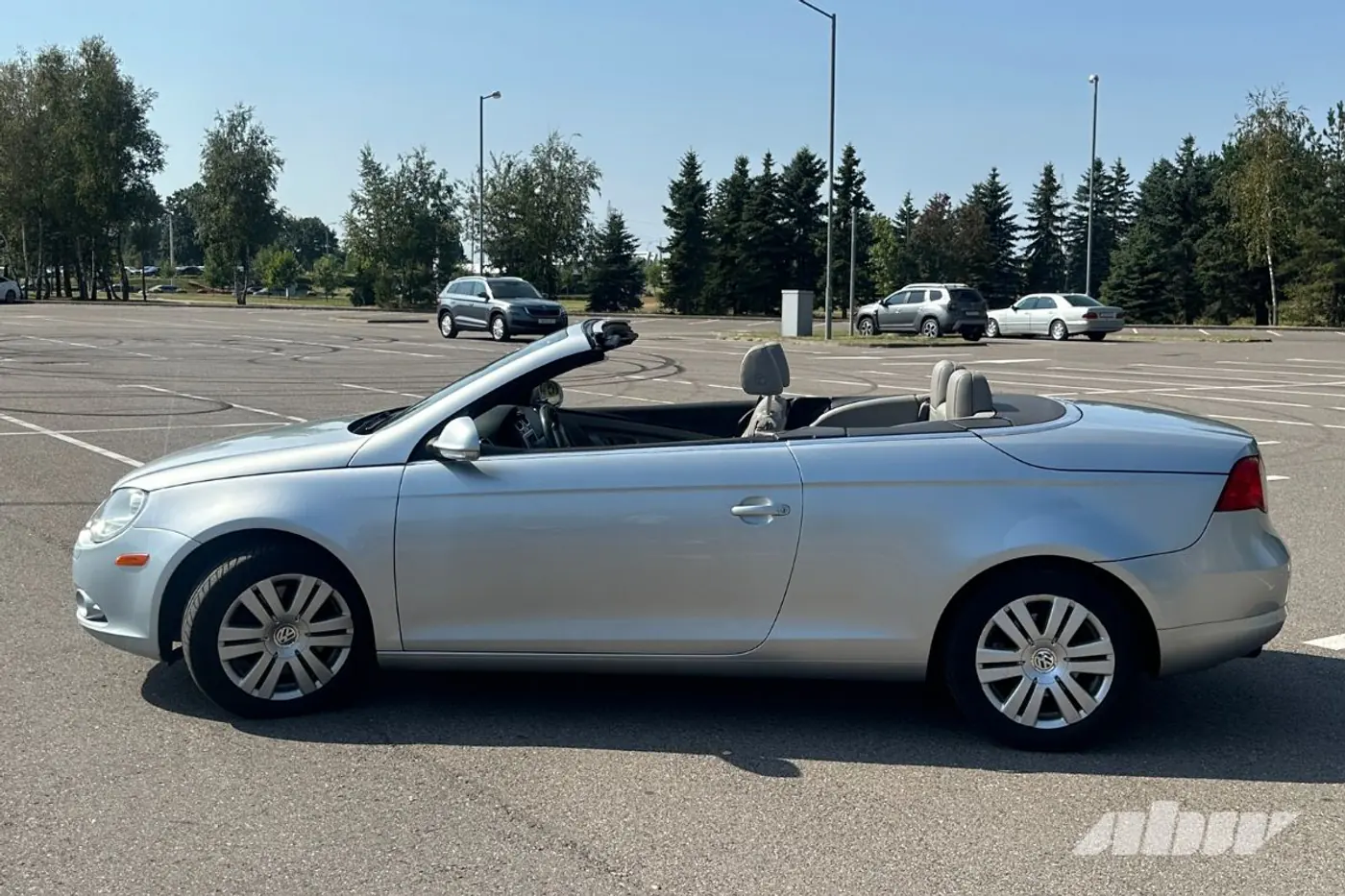 «Она рассчитана на комфорт водителя»: мнение владельца кабриолета Volkswagen Eos