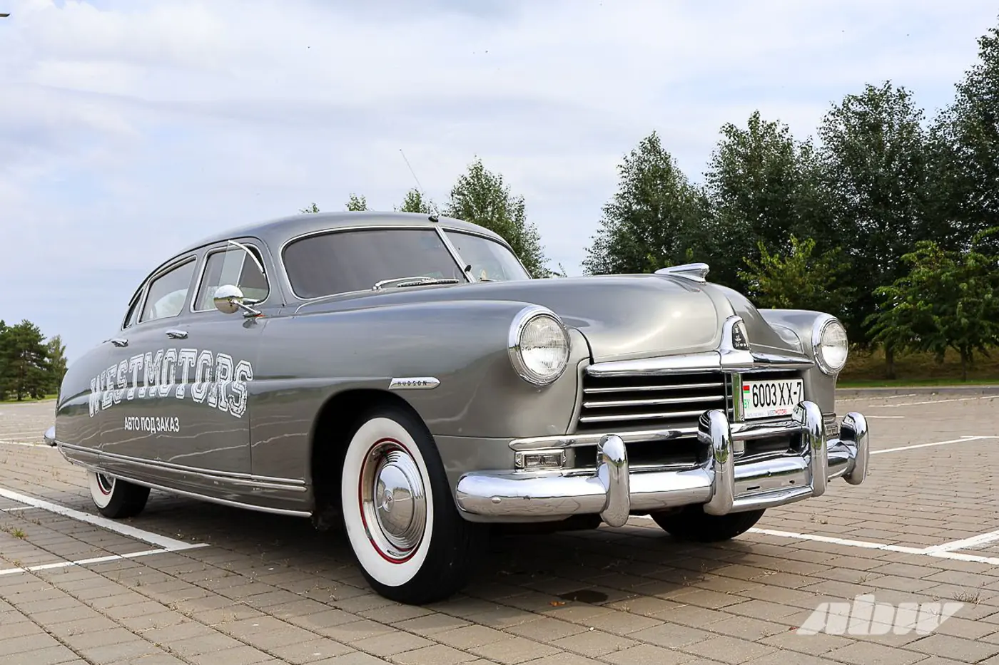 «Она как взбалмошный дед со своими приколами»: как в Беларусь попал Hudson 1949 года по цене «битка»