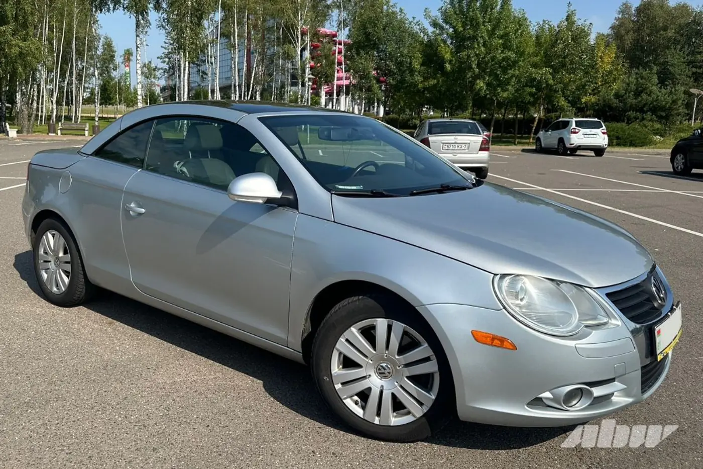 «Она рассчитана на комфорт водителя»: мнение владельца кабриолета Volkswagen Eos
