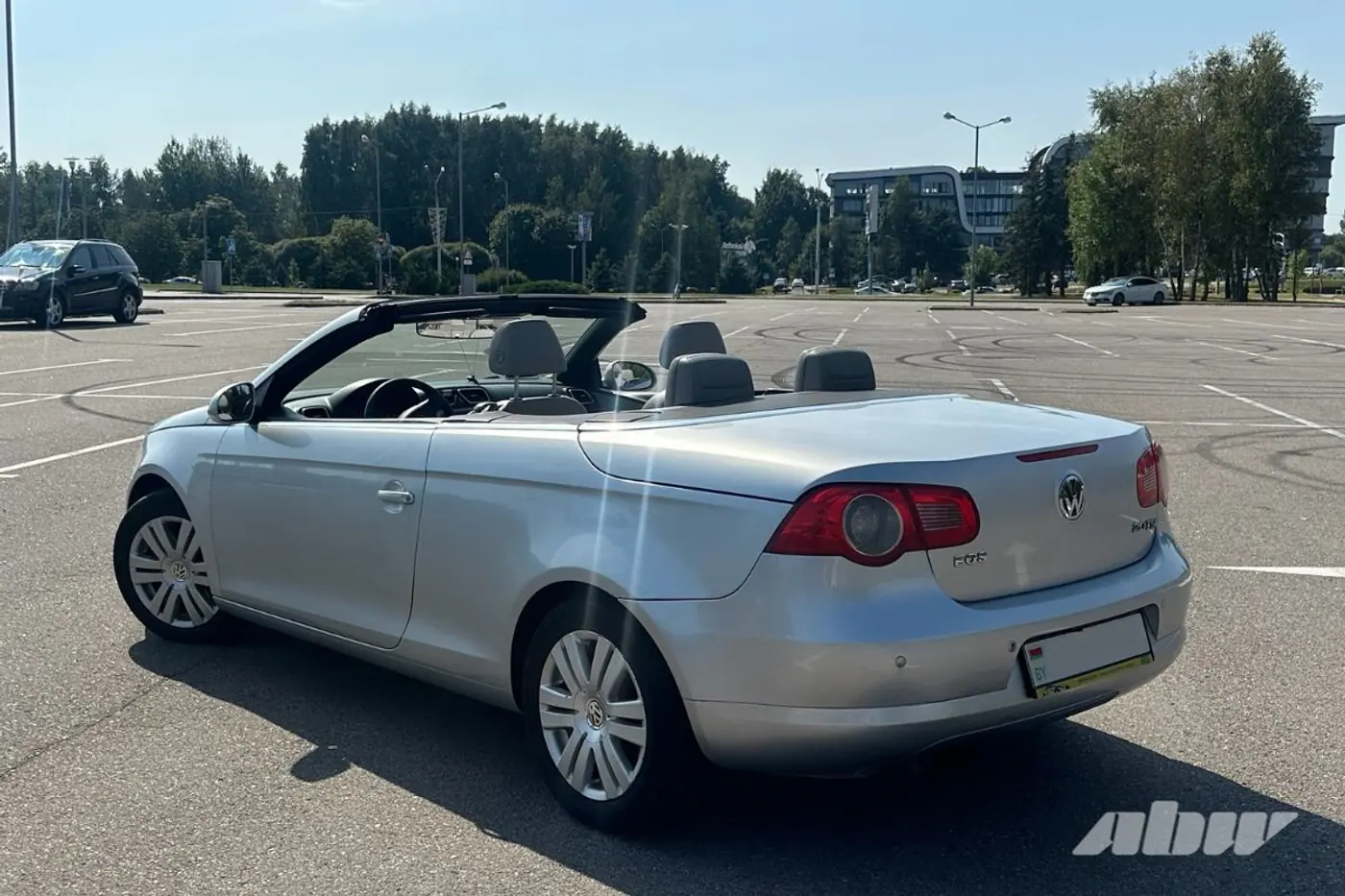 «Она рассчитана на комфорт водителя»: мнение владельца кабриолета Volkswagen Eos