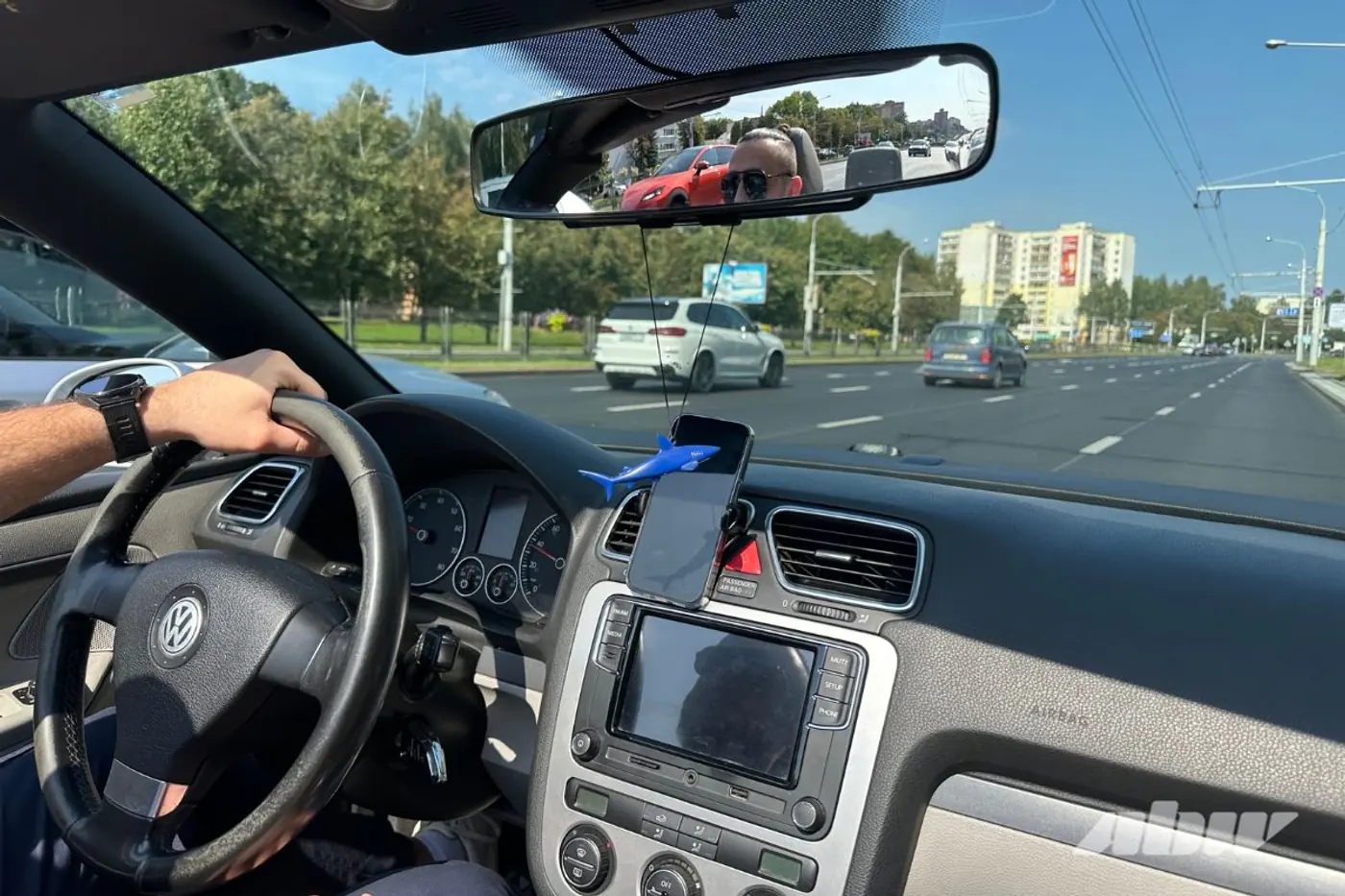 «Она рассчитана на комфорт водителя»: мнение владельца кабриолета Volkswagen Eos