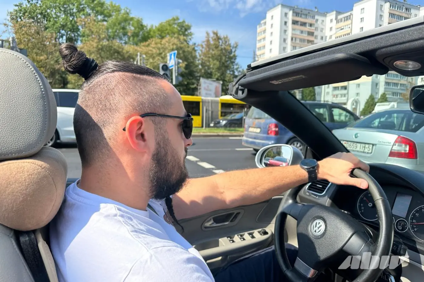 «Она рассчитана на комфорт водителя»: мнение владельца кабриолета Volkswagen Eos