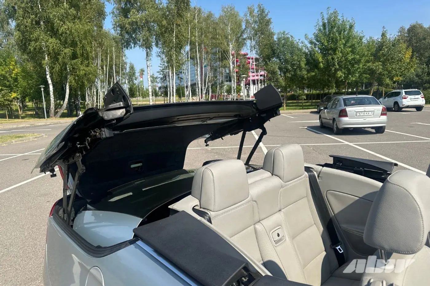 «Она рассчитана на комфорт водителя»: мнение владельца кабриолета Volkswagen Eos