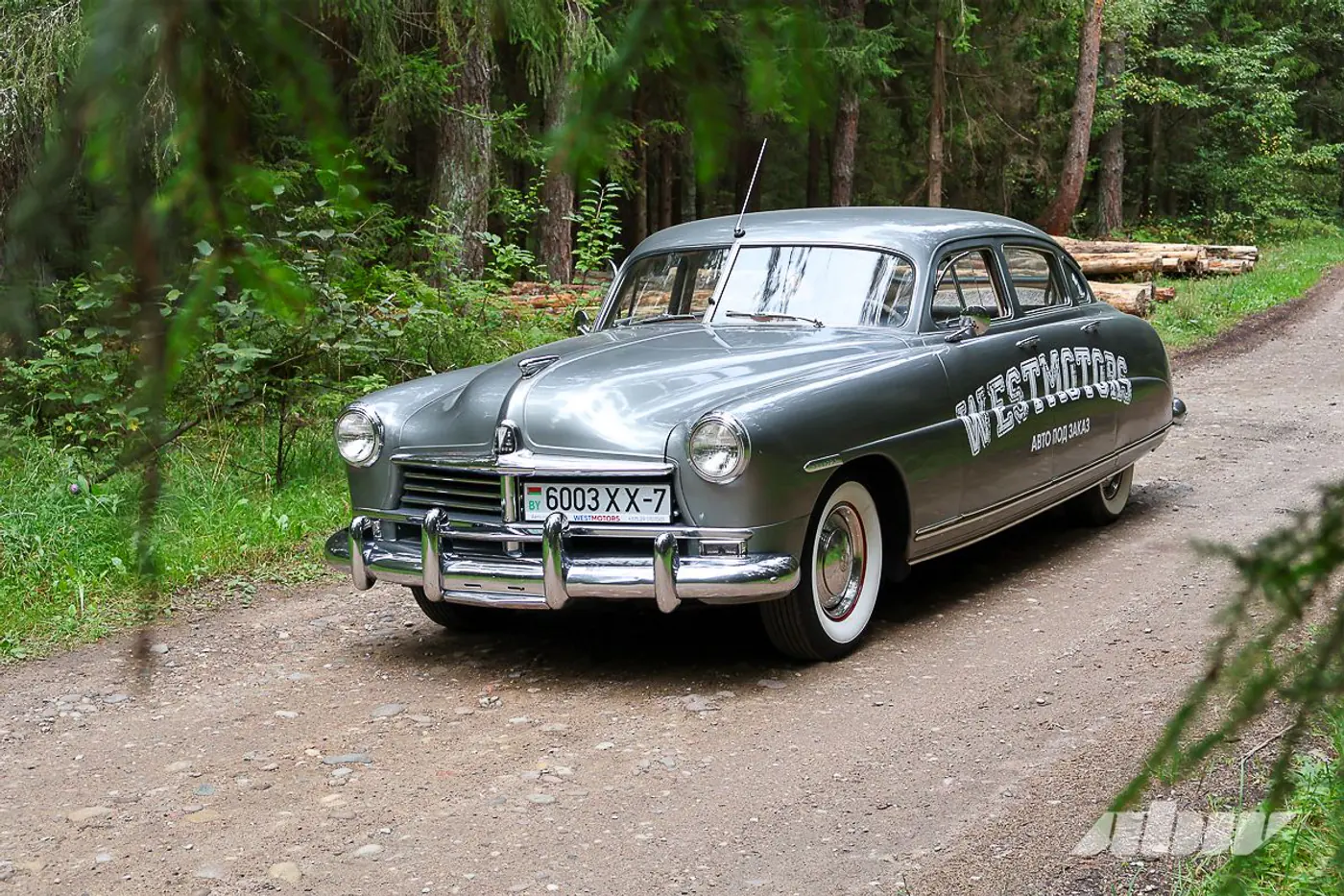 «Она как взбалмошный дед со своими приколами»: как в Беларусь попал Hudson 1949 года по цене «битка»