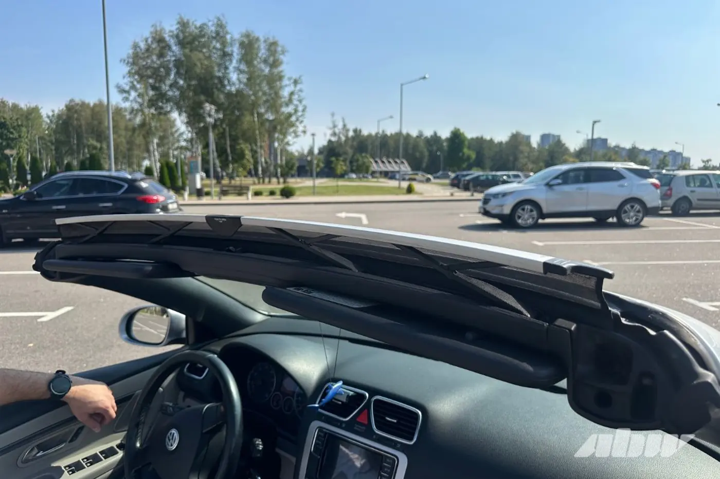 «Она рассчитана на комфорт водителя»: мнение владельца кабриолета Volkswagen Eos