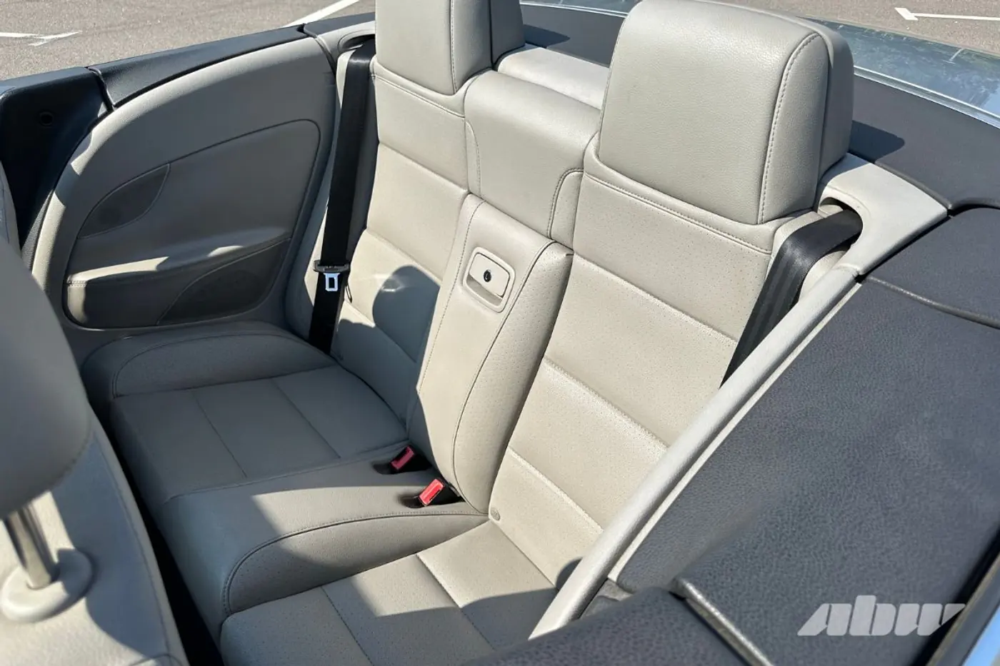 «Она рассчитана на комфорт водителя»: мнение владельца кабриолета Volkswagen Eos