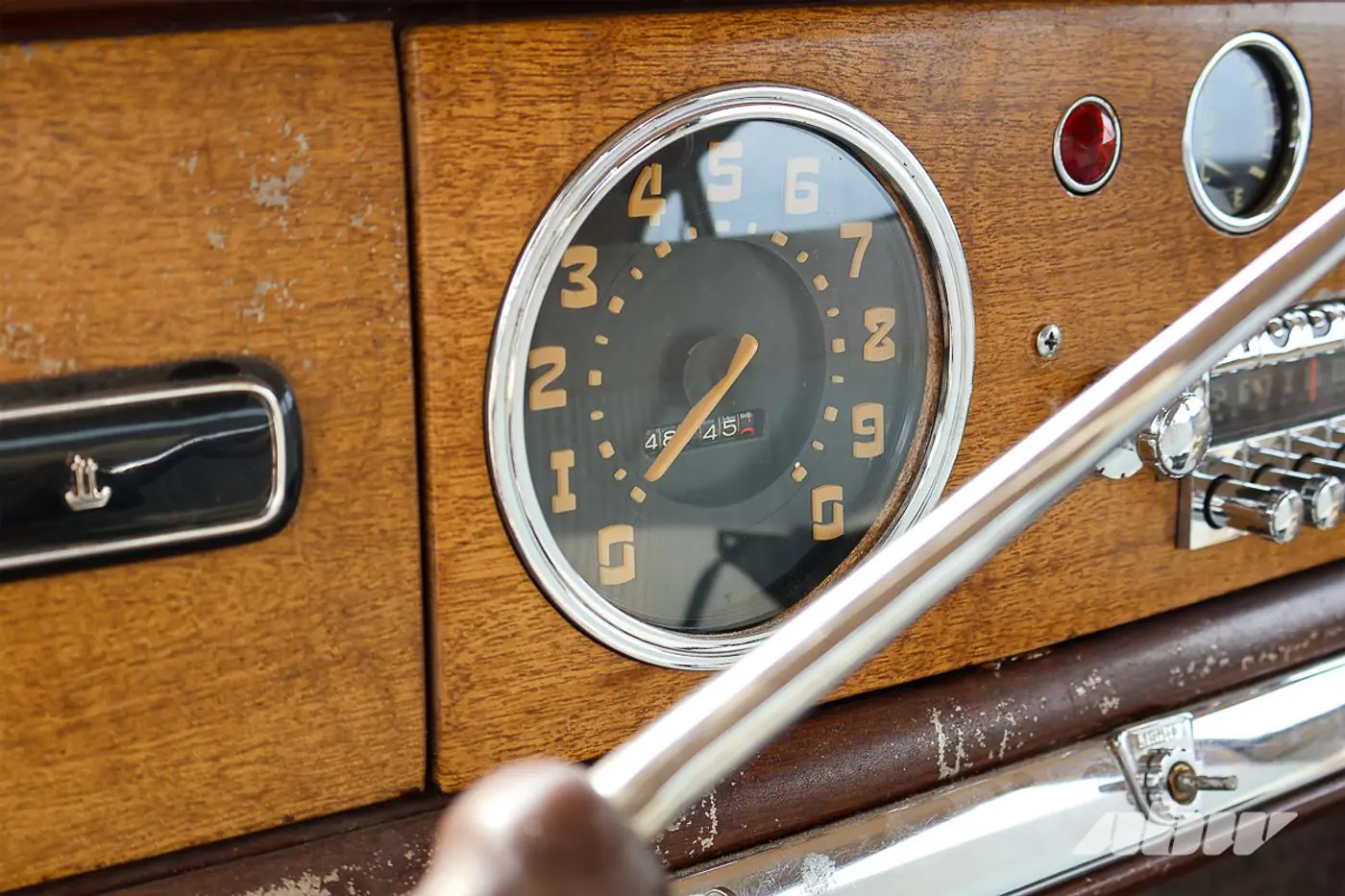 «Она как взбалмошный дед со своими приколами»: как в Беларусь попал Hudson 1949 года по цене «битка»