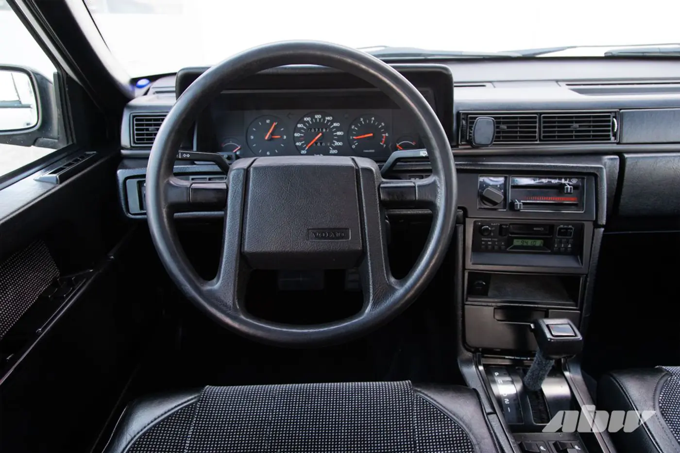 «Он никогда не станет новым». Белорус – о восстановлении Volvo 740 GLT