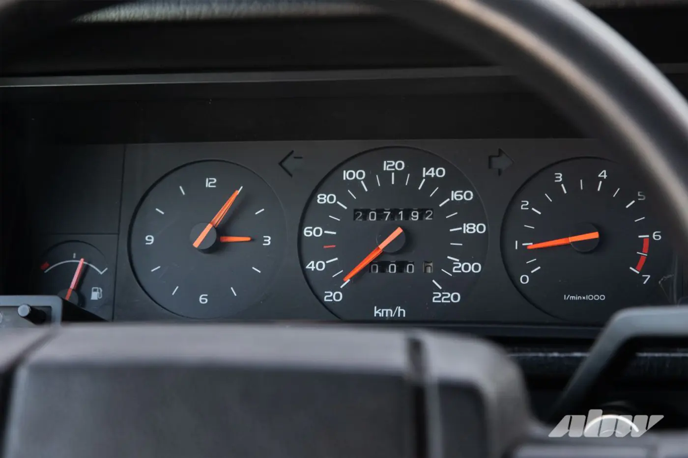 «Он никогда не станет новым». Белорус – о восстановлении Volvo 740 GLT