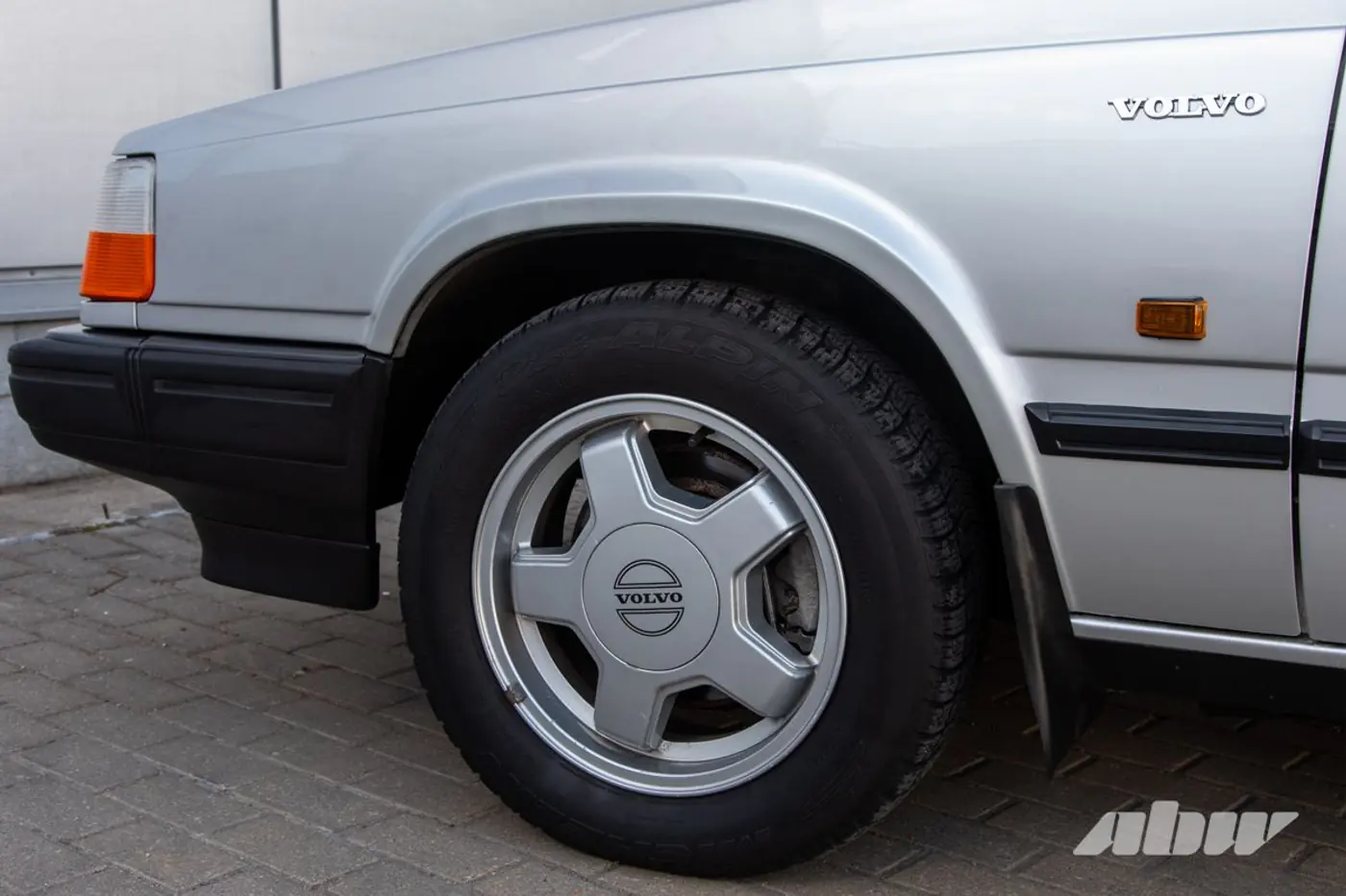 «Он никогда не станет новым». Белорус – о восстановлении Volvo 740 GLT