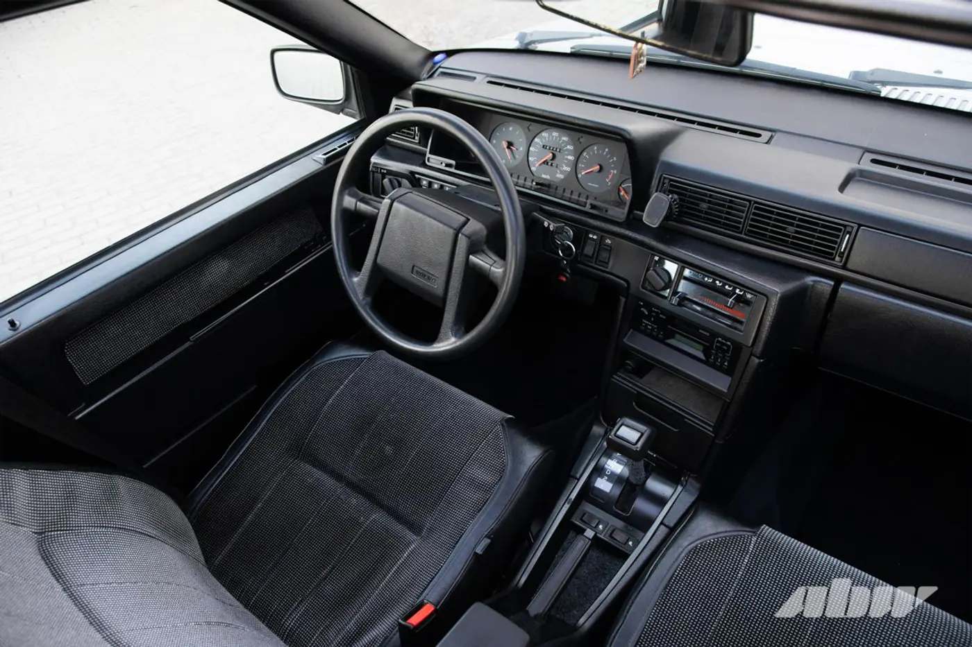 «Он никогда не станет новым». Белорус – о восстановлении Volvo 740 GLT