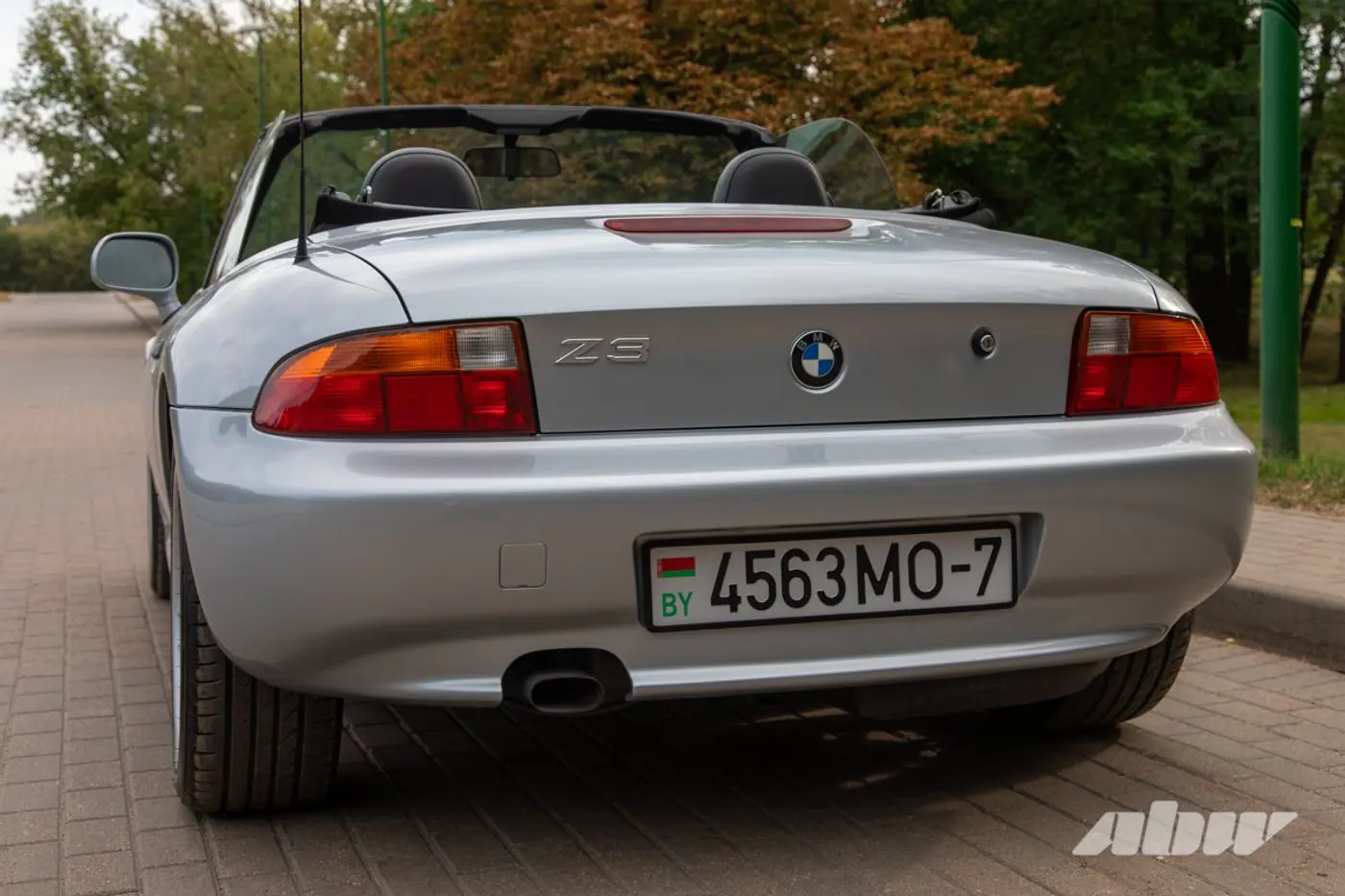 Пробег меньше 60 тысяч километров! Любуемся 29-летним BMW Z3, который пригнали из Майами