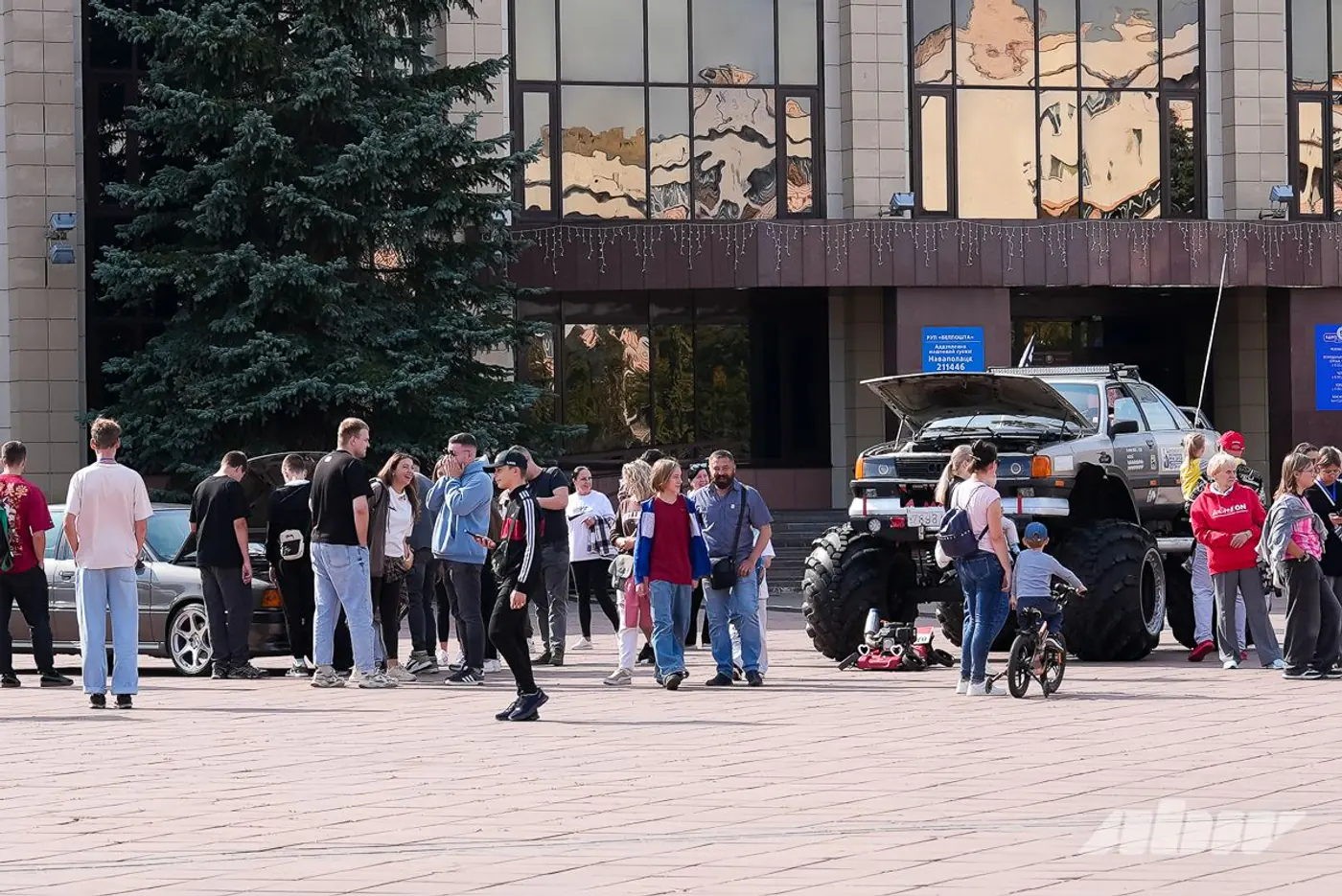 Монстр-трак Audi 100, Mosvagen и «Волга»-кабриолет: чем запомнился «Авто Тюнинг Батл» в Новополоцке