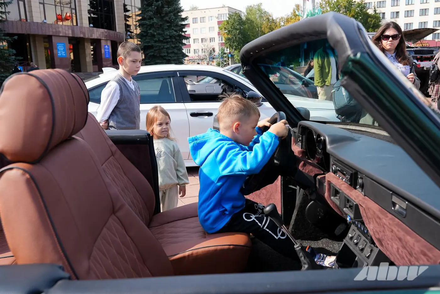 Монстр-трак Audi 100, Mosvagen и «Волга»-кабриолет: чем запомнился «Авто Тюнинг Батл» в Новополоцке