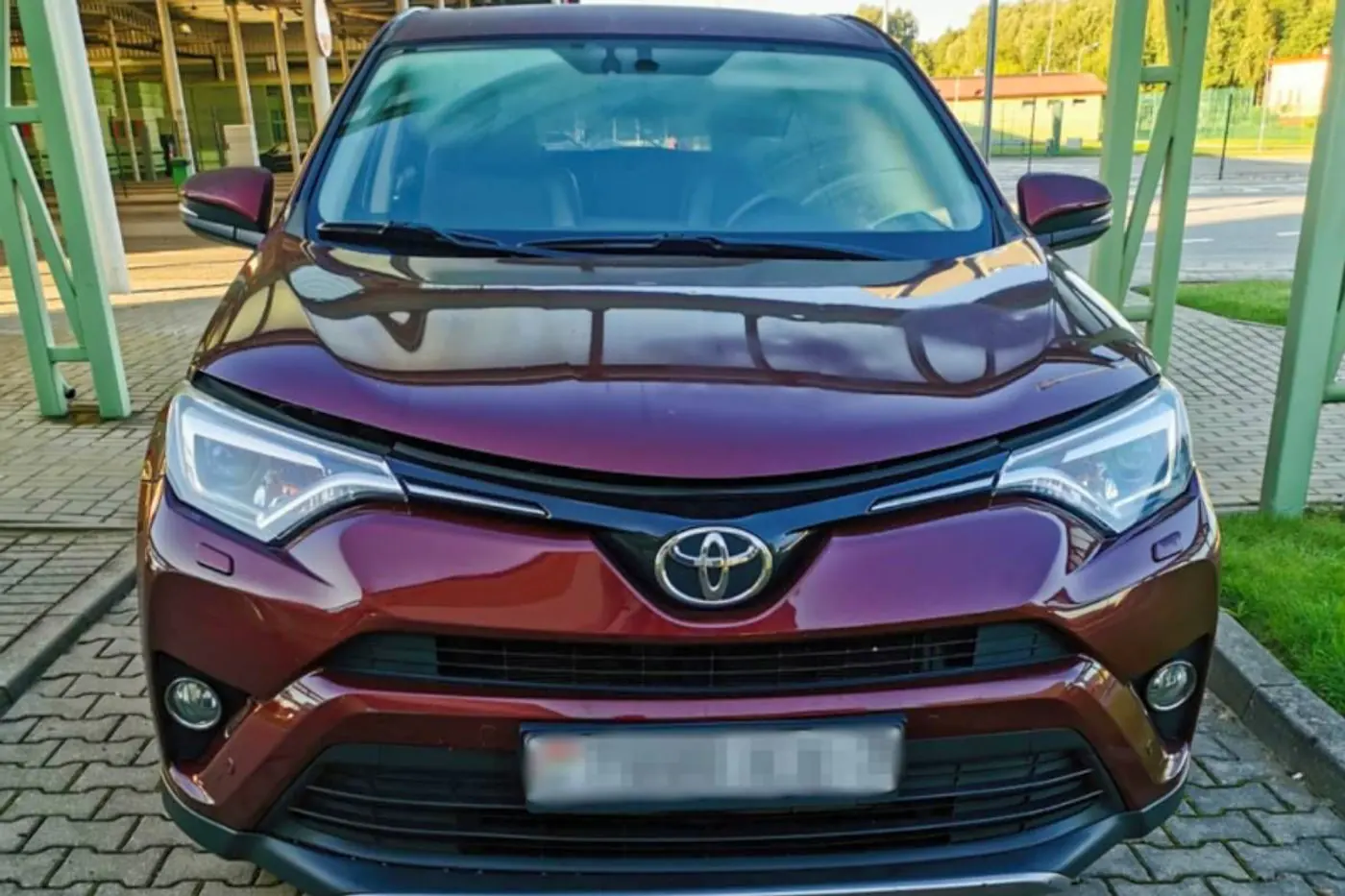 Белоруса за рулем Toyota RAV4 задержали в Польше. Что оказалось не так?