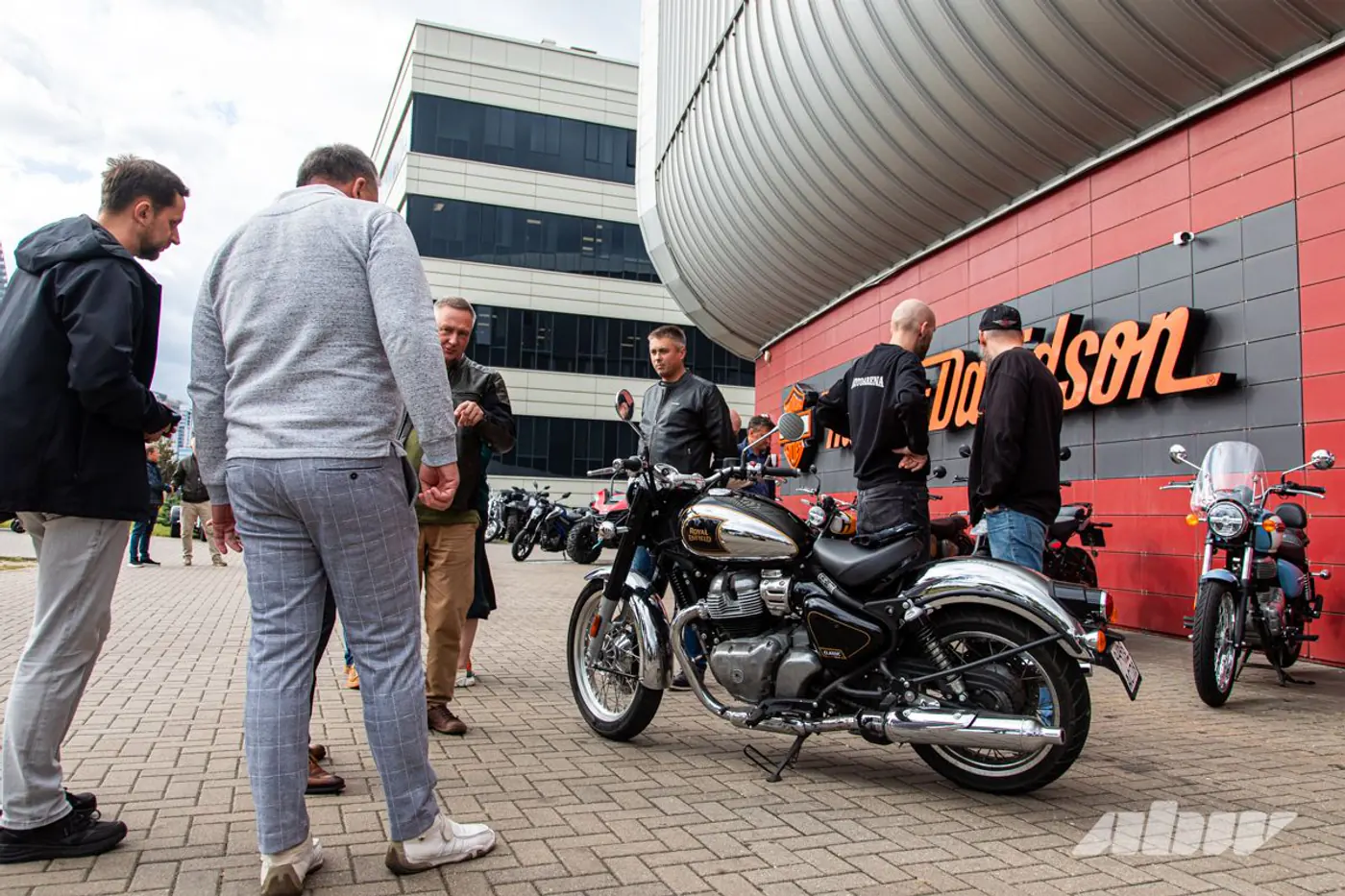 Потомки короля: знакомимся с мотоциклами Royal Enfield