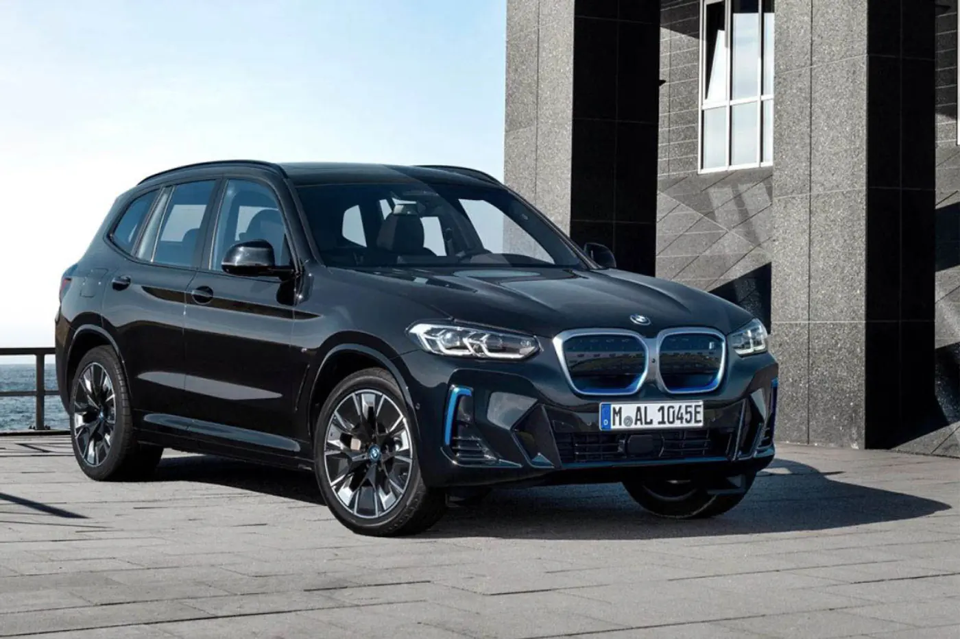 У BMW – новый логотип: изменения многих не удивили
