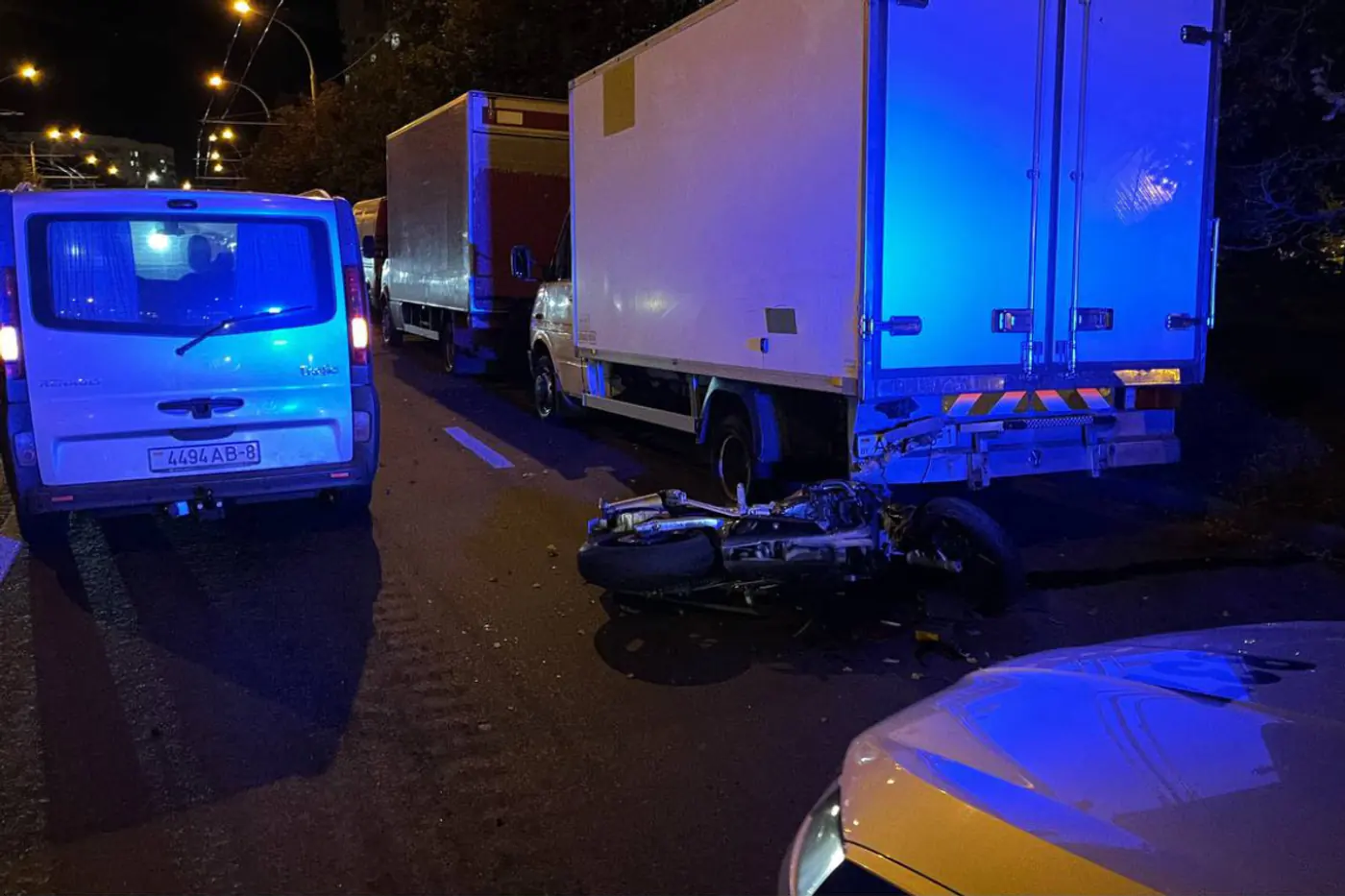 Байкер попал под двойной удар в столице