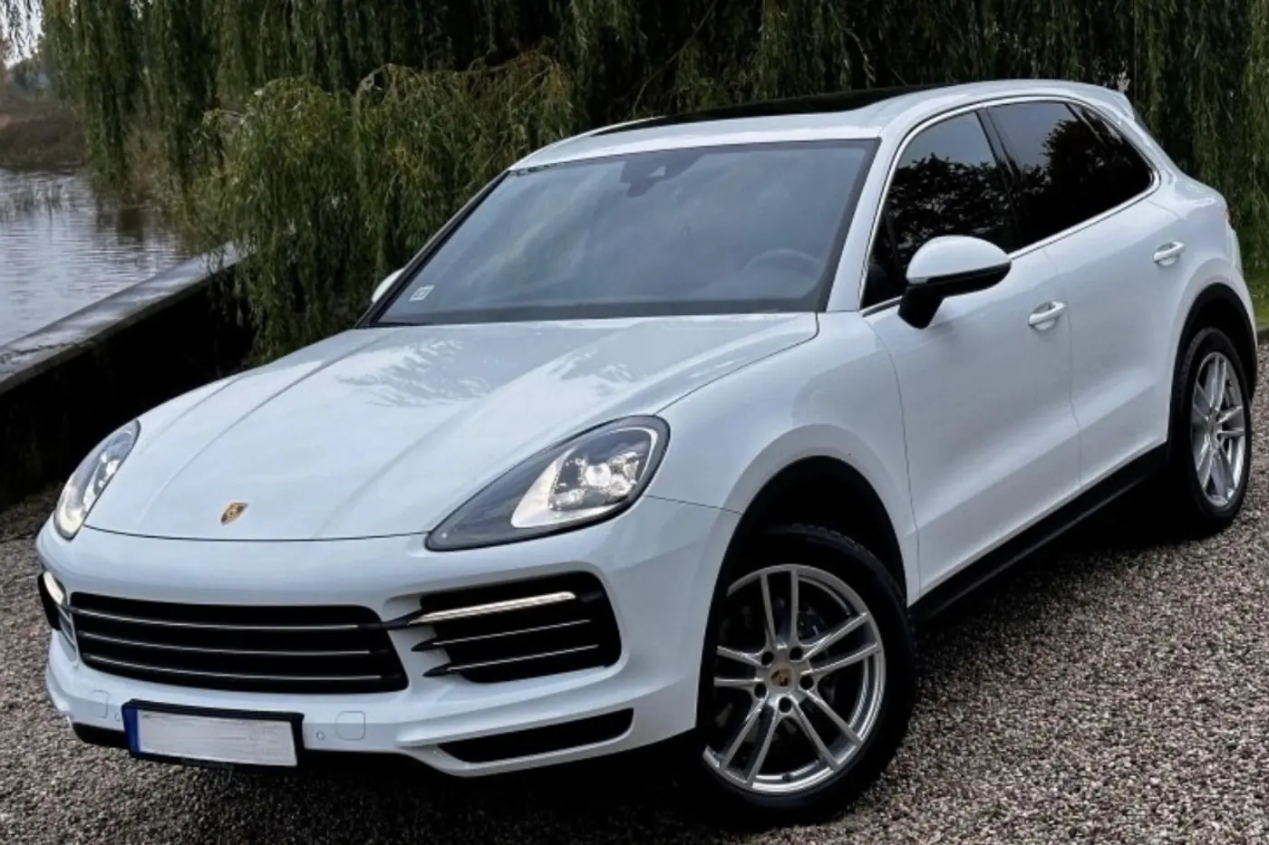 58-е нарушение ПДД: полоцкую «гонщицу» на Porsche Cayenne лишили прав