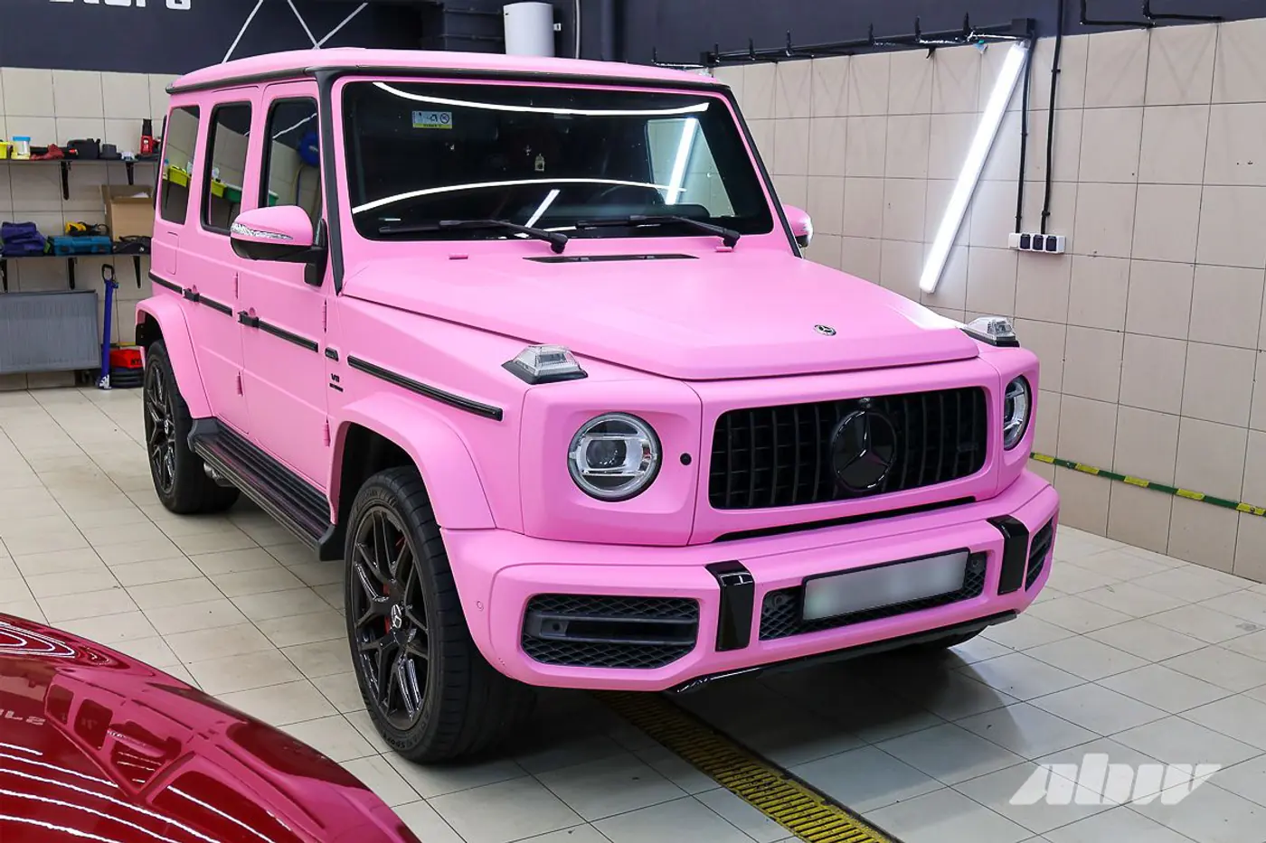 Зефирка: как в Jet Motors создали самый яркий «гелик» Минска