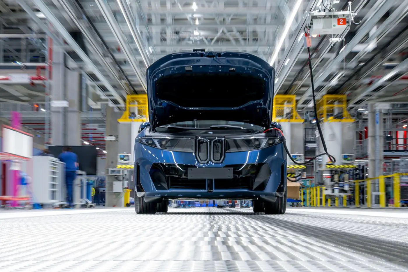 «Новый класс» с узкими «ноздрями»: знакомимся с новым кроссовером BMW iX3
