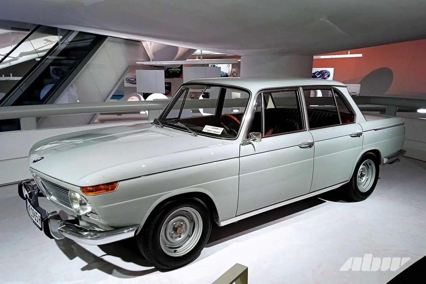 «Новый класс» с узкими «ноздрями»: знакомимся с новым кроссовером BMW iX3