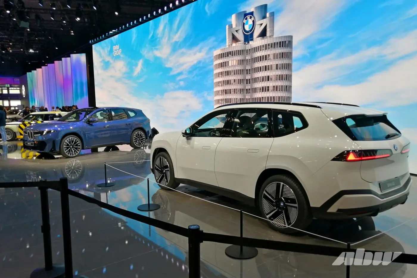 «Новый класс» с узкими «ноздрями»: знакомимся с новым кроссовером BMW iX3