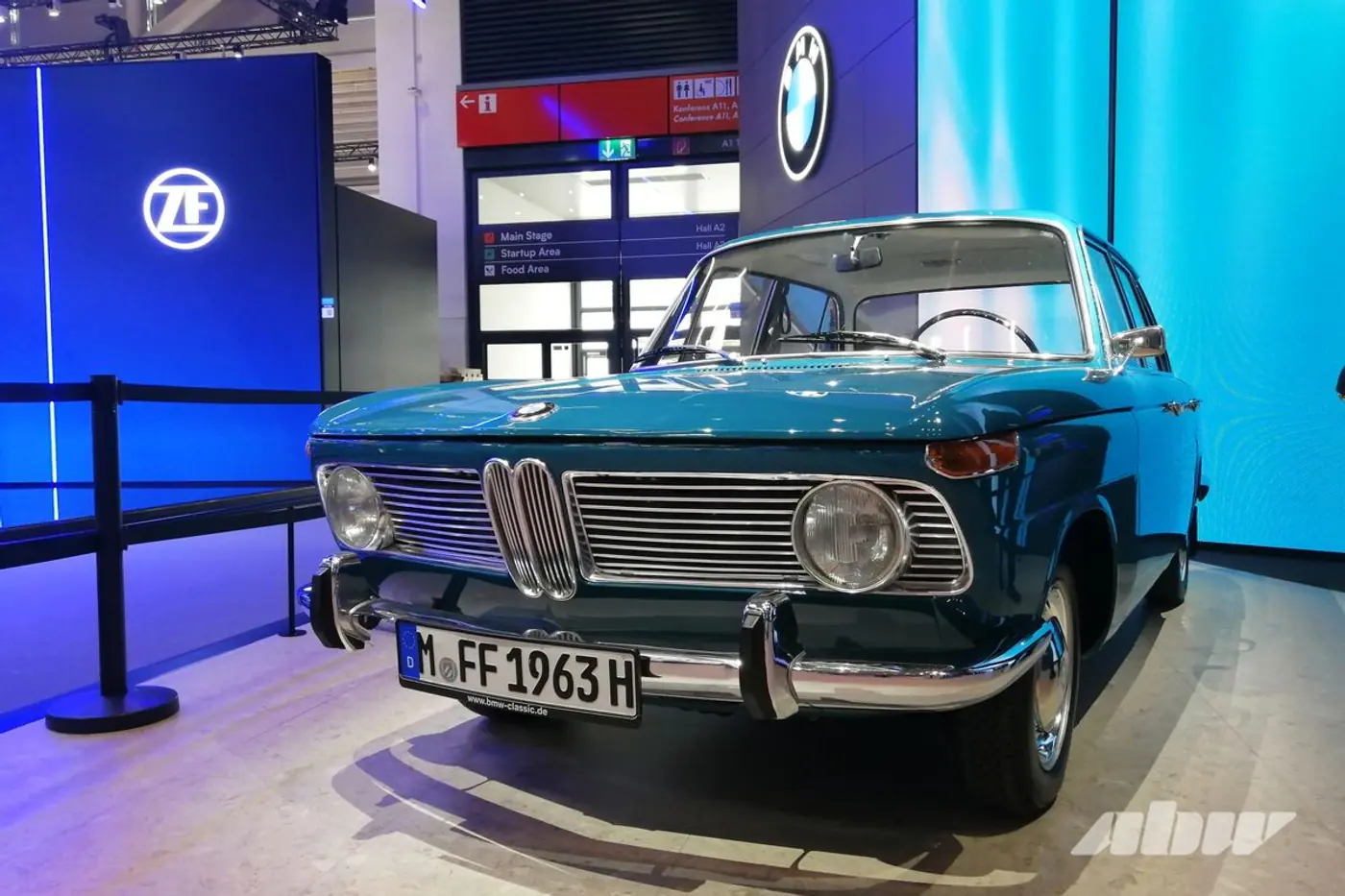 «Новый класс» с узкими «ноздрями»: знакомимся с новым кроссовером BMW iX3