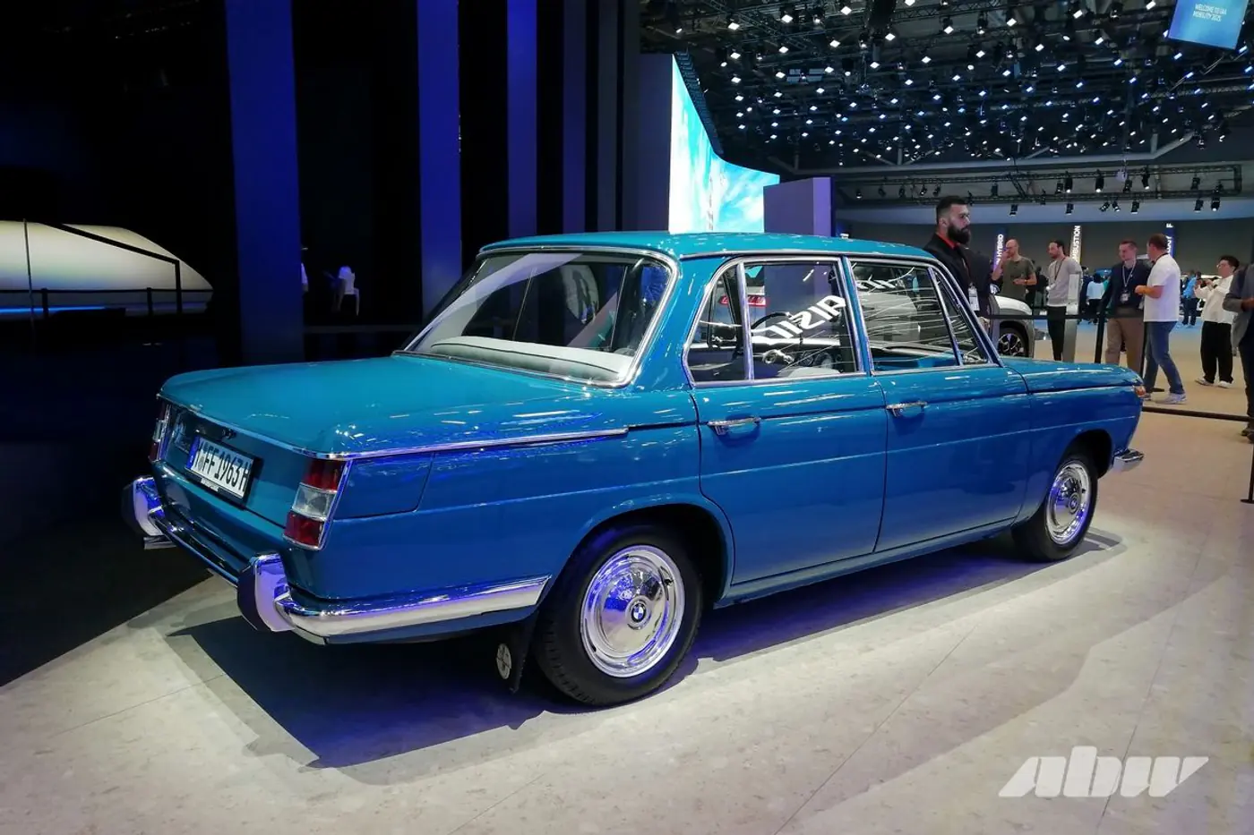 «Новый класс» с узкими «ноздрями»: знакомимся с новым кроссовером BMW iX3