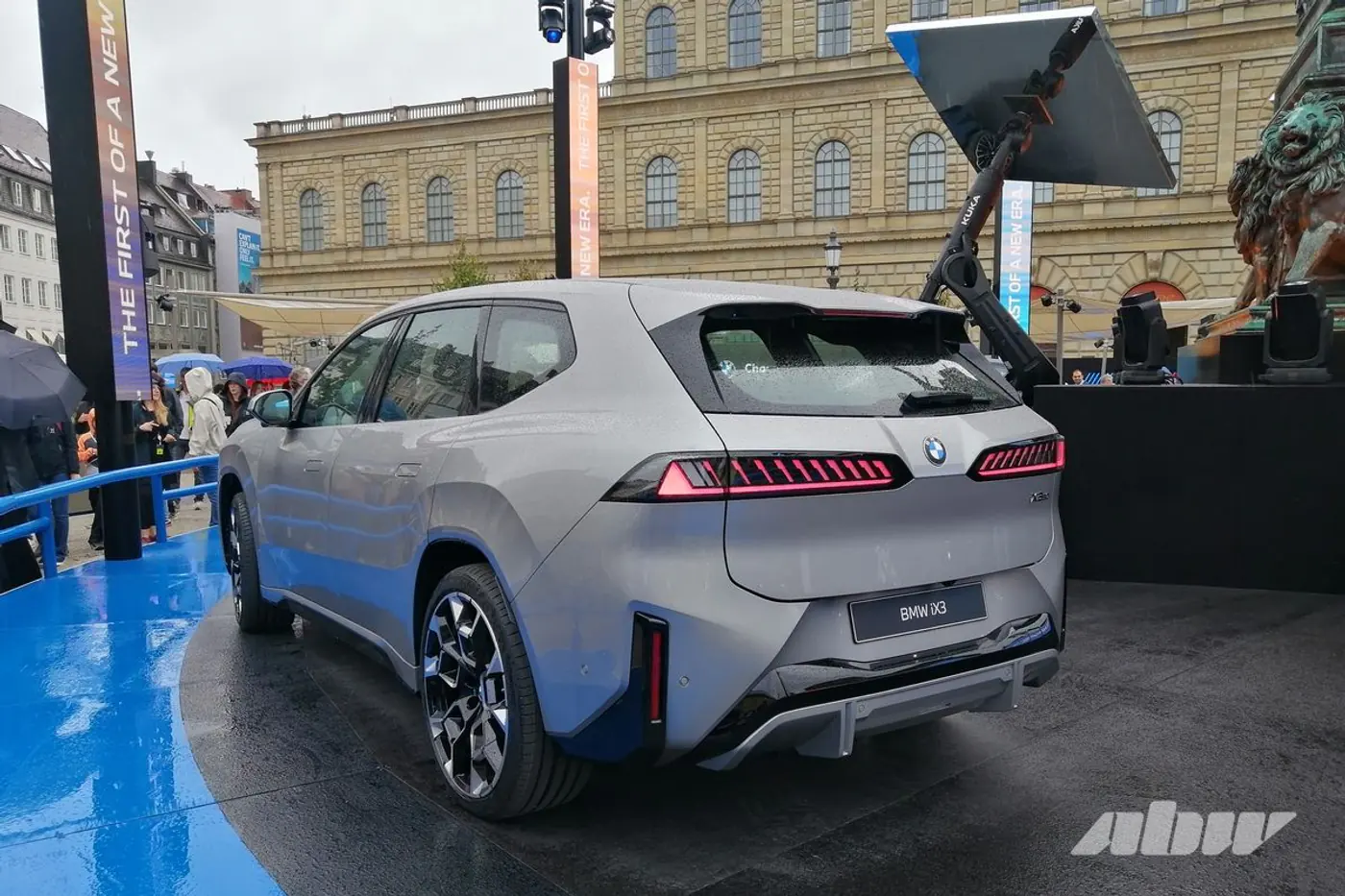 «Новый класс» с узкими «ноздрями»: знакомимся с новым кроссовером BMW iX3
