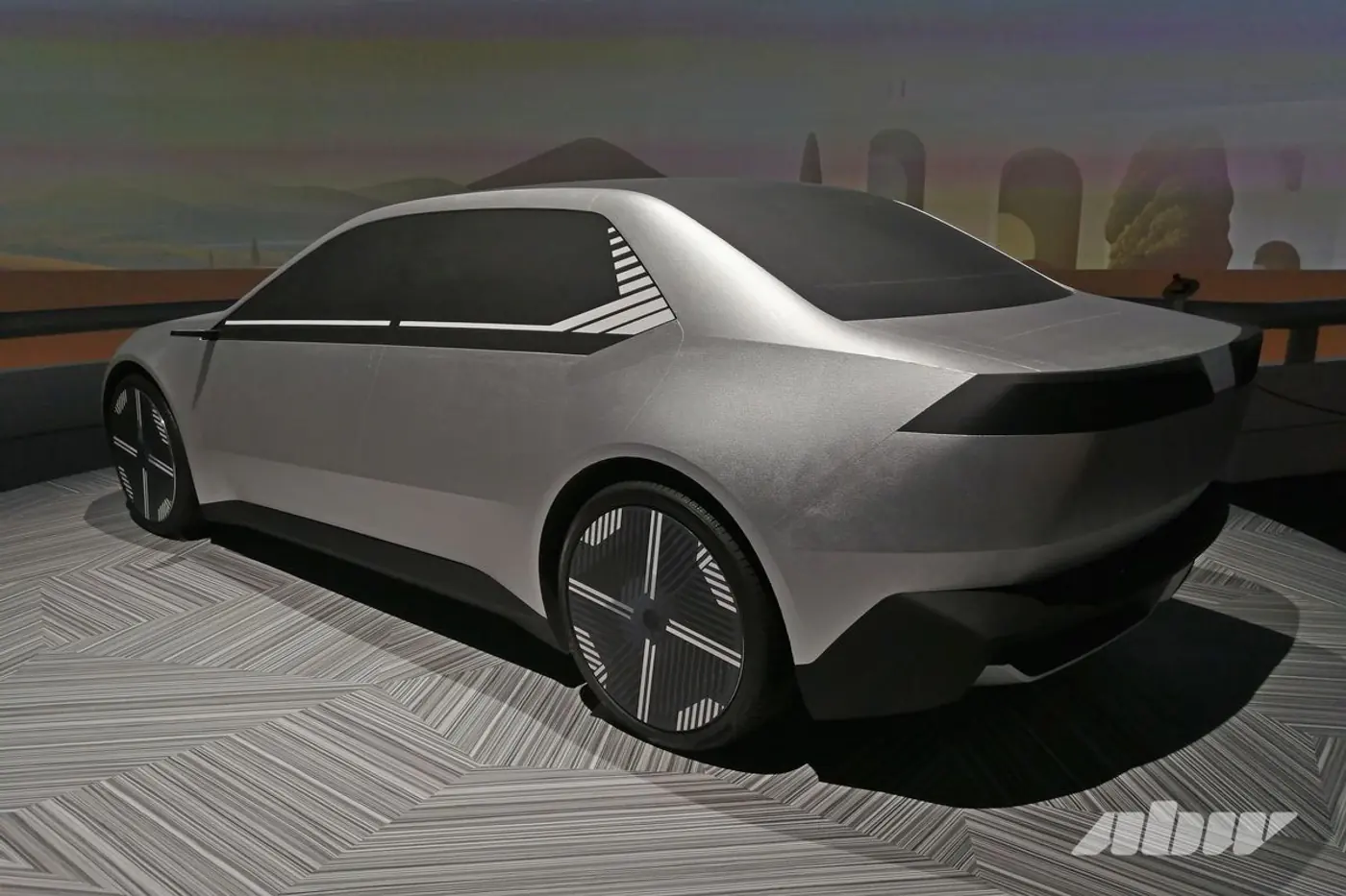 «Новый класс» с узкими «ноздрями»: знакомимся с новым кроссовером BMW iX3