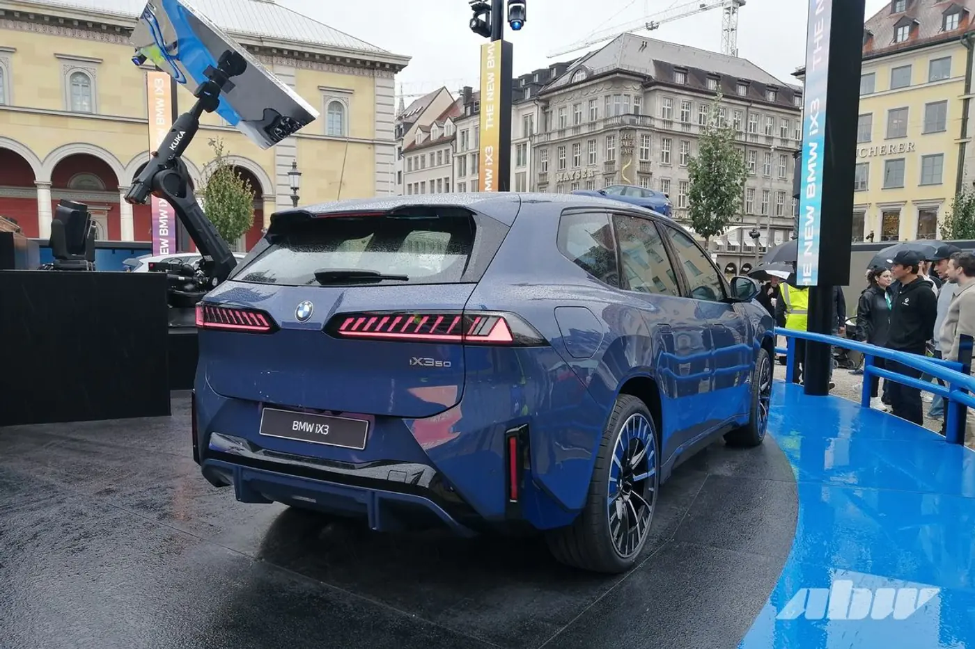 «Новый класс» с узкими «ноздрями»: знакомимся с новым кроссовером BMW iX3