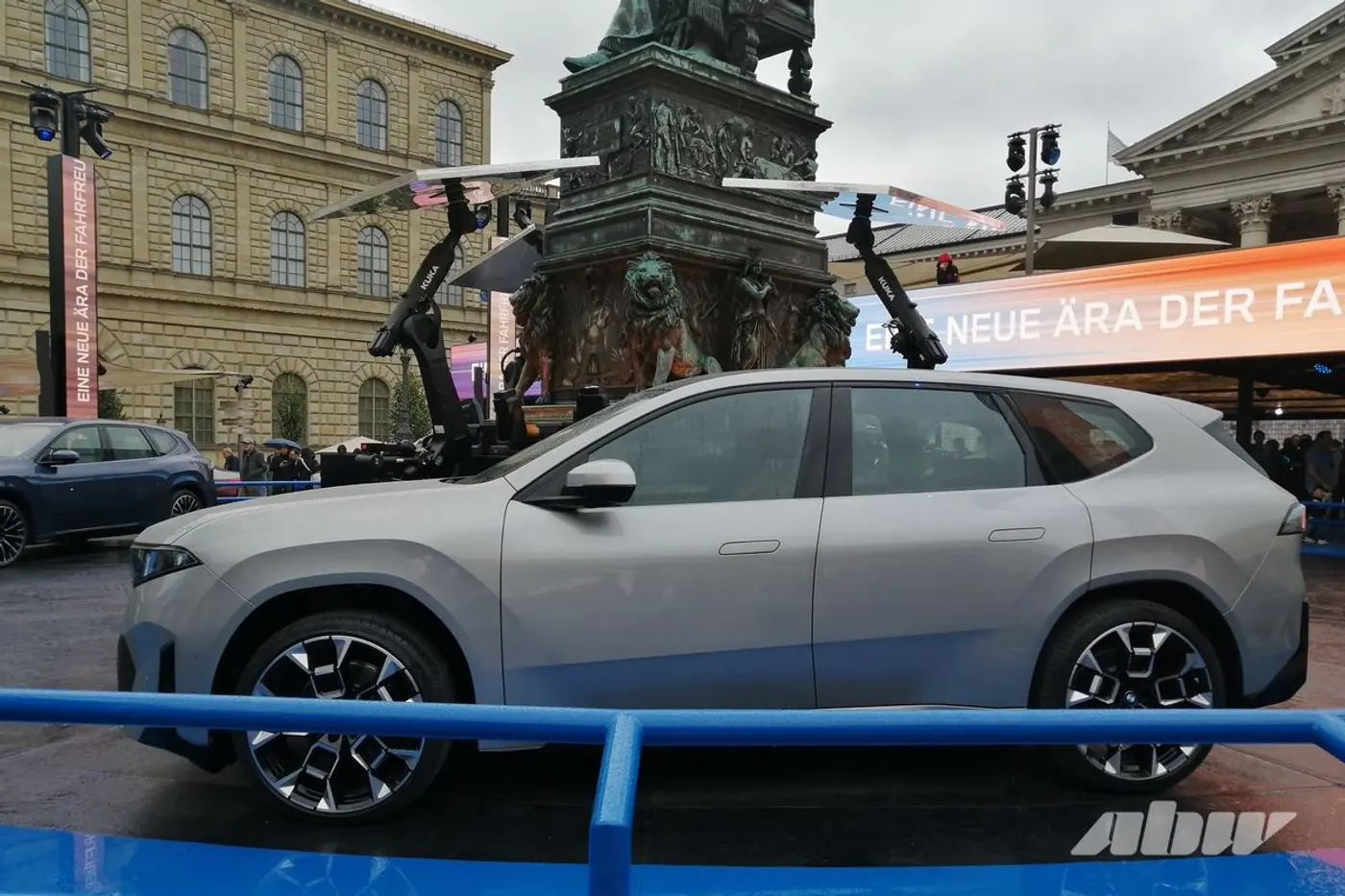 «Новый класс» с узкими «ноздрями»: знакомимся с новым кроссовером BMW iX3