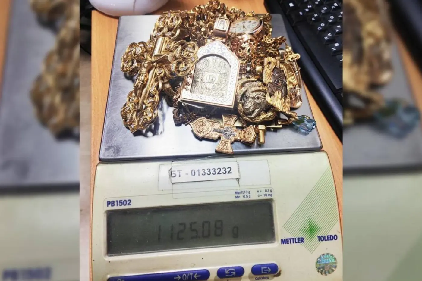 Более килограмма золота в бумажных свертках пыталась провезти в «Бресте» гражданка Украины